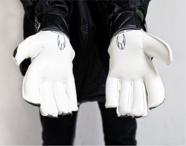 HOW TO TAKE CARE OF YOUR GOALKEEPER GLOVES