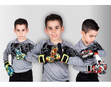 NEW GOALKEEPER GLOVE RANGE FOR KIDS